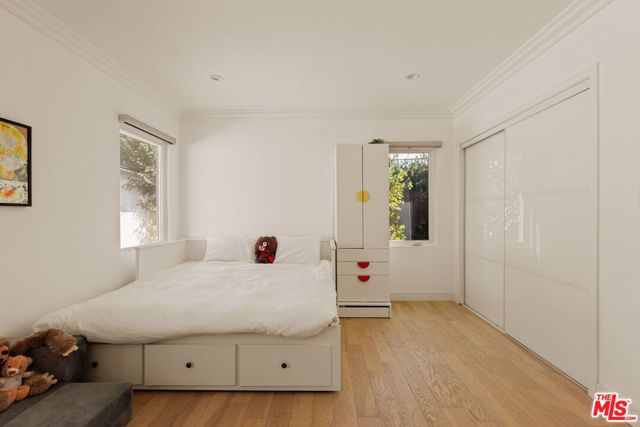 6448 Peach Avenue, Van Nuys (los Angeles), CA 91406