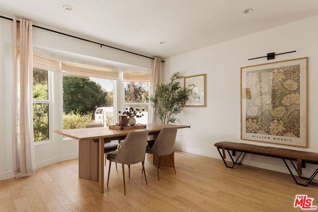 6448 Peach Avenue, Van Nuys (los Angeles), CA 91406