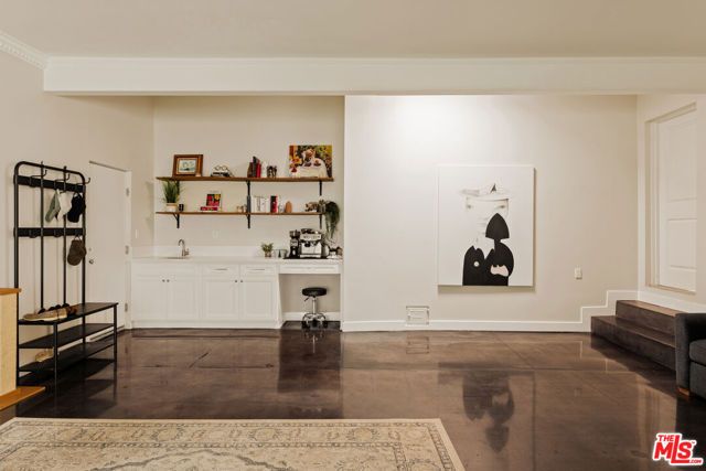 6448 Peach Avenue, Van Nuys (los Angeles), CA 91406