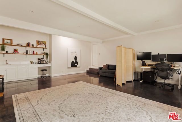 6448 Peach Avenue, Van Nuys (los Angeles), CA 91406