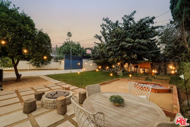 6448 Peach Avenue, Van Nuys (los Angeles), CA 91406