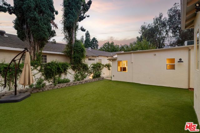 6448 Peach Avenue, Van Nuys (los Angeles), CA 91406