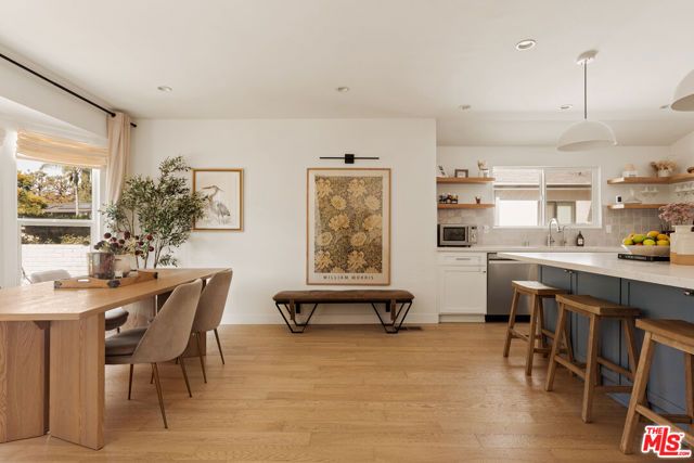 6448 Peach Avenue, Van Nuys (los Angeles), CA 91406