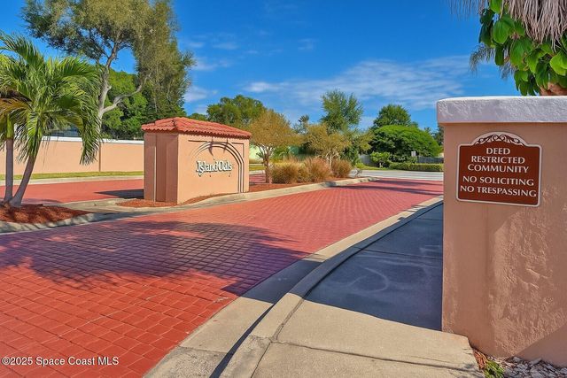 385 Island Oaks Place, Merritt Island, FL 32953