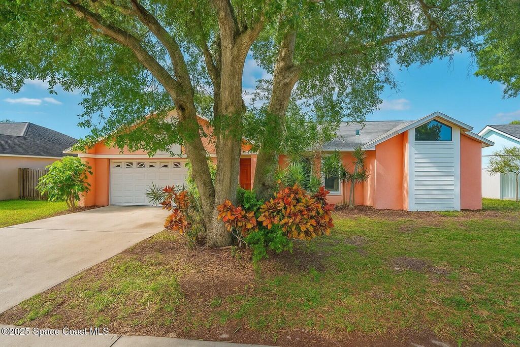 385 Island Oaks Place, Merritt Island, FL 32953