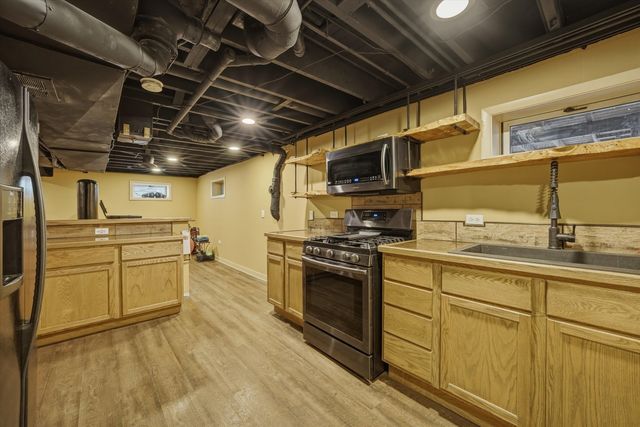 9307 ETHYL Lane, Tinley Park, IL 60477