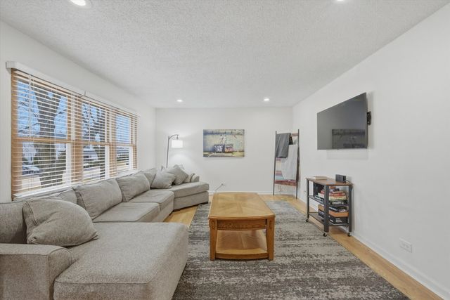 9307 ETHYL Lane, Tinley Park, IL 60477