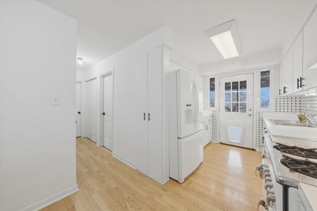 9307 ETHYL Lane, Tinley Park, IL 60477