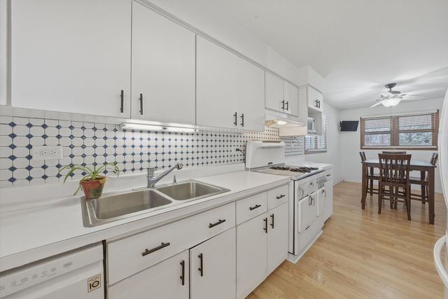 9307 ETHYL Lane, Tinley Park, IL 60477