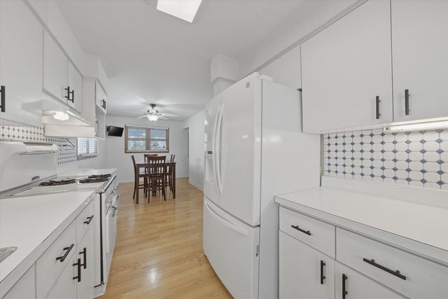 9307 ETHYL Lane, Tinley Park, IL 60477