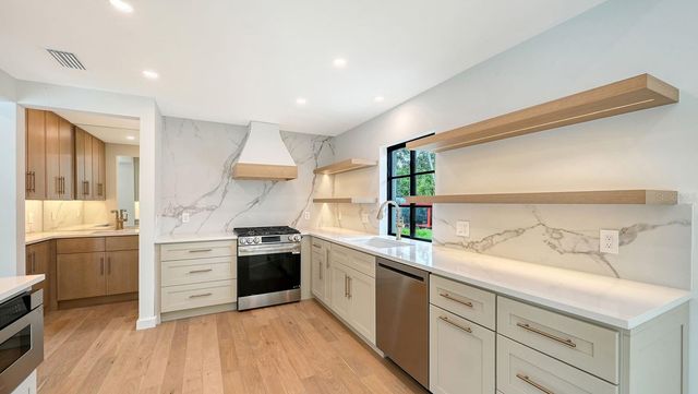 1041 INDIAN BEACH DRIVE, Sarasota, FL 34234
