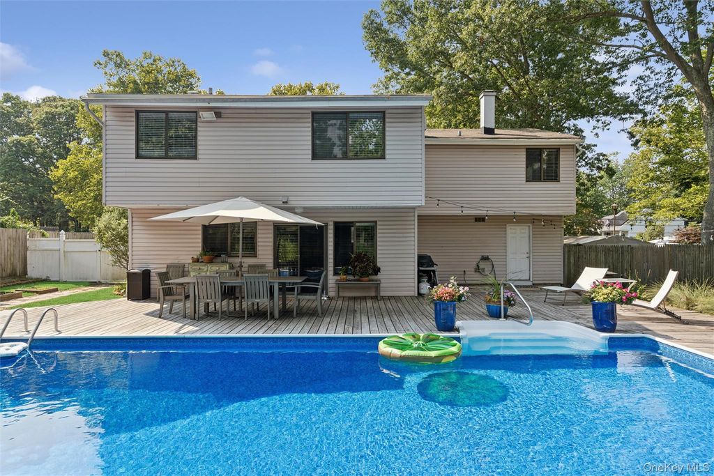27 Sugarbush Lane, Coram, NY 11727 — photo 2