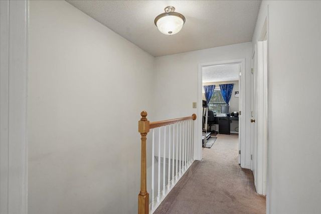 417 Fox Hollow Way, Manchester, NH 03104