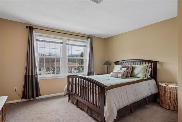 417 Fox Hollow Way, Manchester, NH 03104