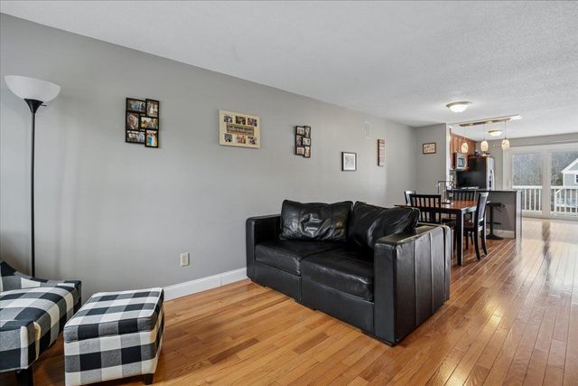 417 Fox Hollow Way, Manchester, NH 03104