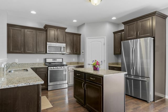 513 Larkin Ct, Mount Juliet, TN 37122