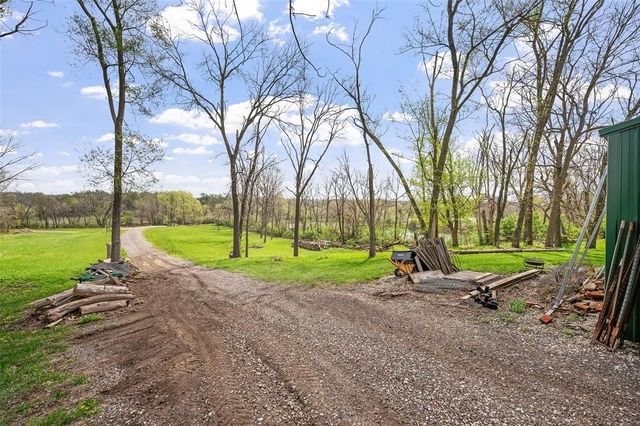 4555 NE 34th Court, Des Moines, IA 50317