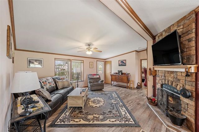 4555 NE 34th Court, Des Moines, IA 50317