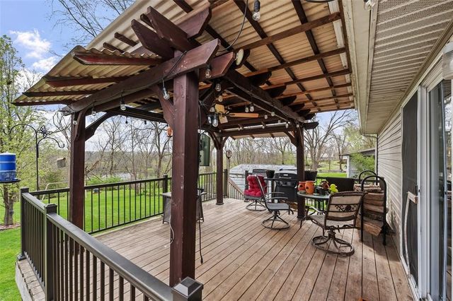 4555 NE 34th Court, Des Moines, IA 50317