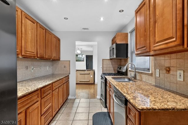 14 Arthur St, Roselle Boro, NJ 07203