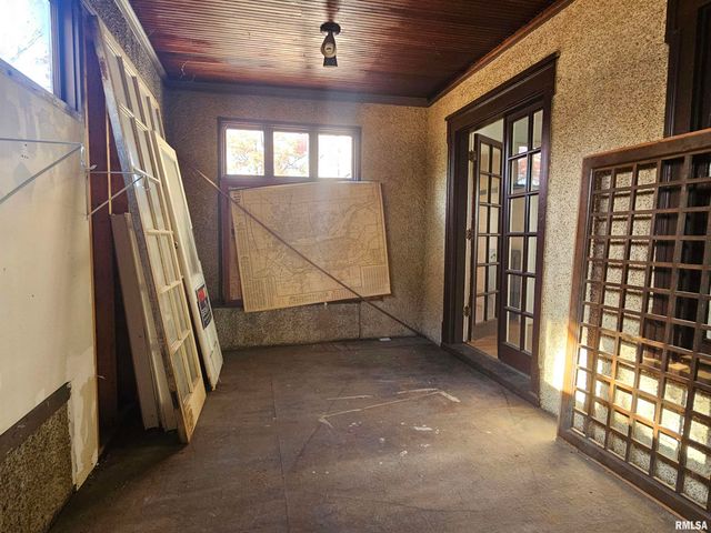 728 21ST Street, Rock Island, IL 61201