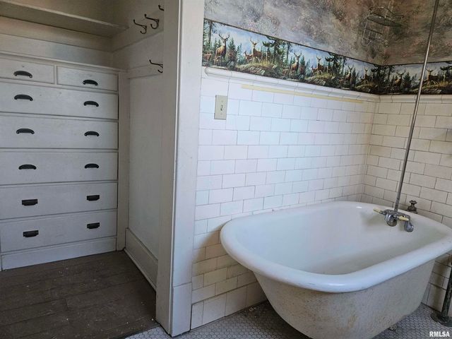 728 21ST Street, Rock Island, IL 61201