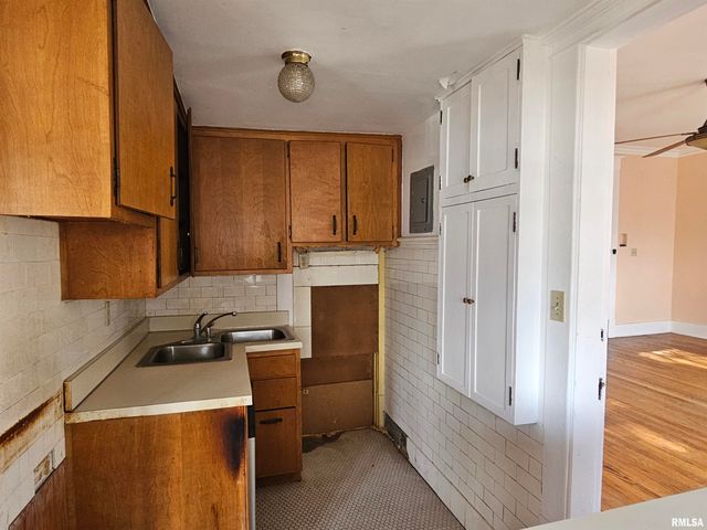 728 21ST Street, Rock Island, IL 61201