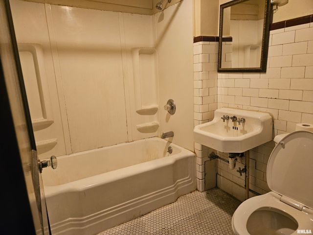 728 21ST Street, Rock Island, IL 61201