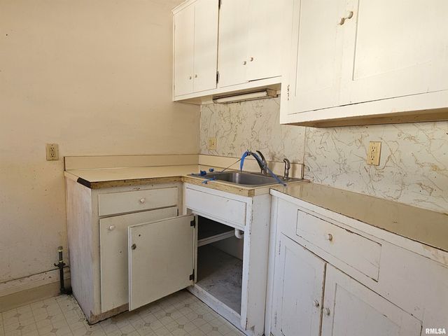 728 21ST Street, Rock Island, IL 61201