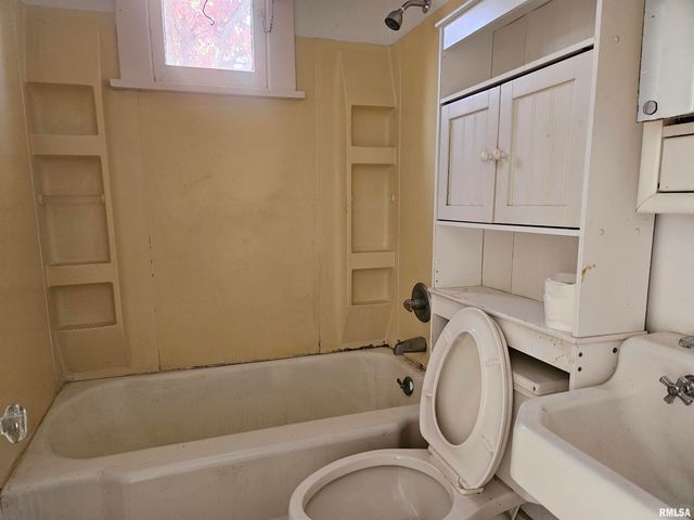 728 21ST Street, Rock Island, IL 61201