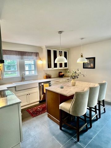 619 N Main St, Mansfield, MA 02048