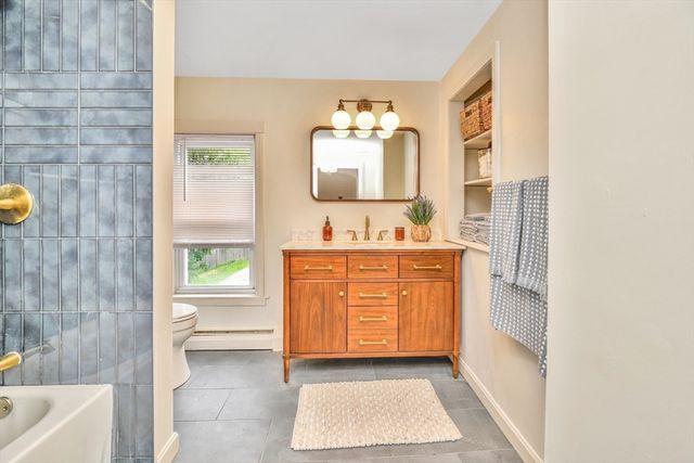 619 N Main St, Mansfield, MA 02048