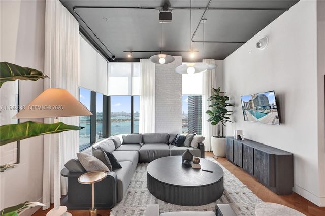 121 NE 5th ST 2101, Miami, FL 33132