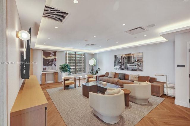 121 NE 5th ST 2101, Miami, FL 33132