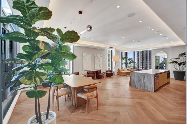 121 NE 5th ST 2101, Miami, FL 33132