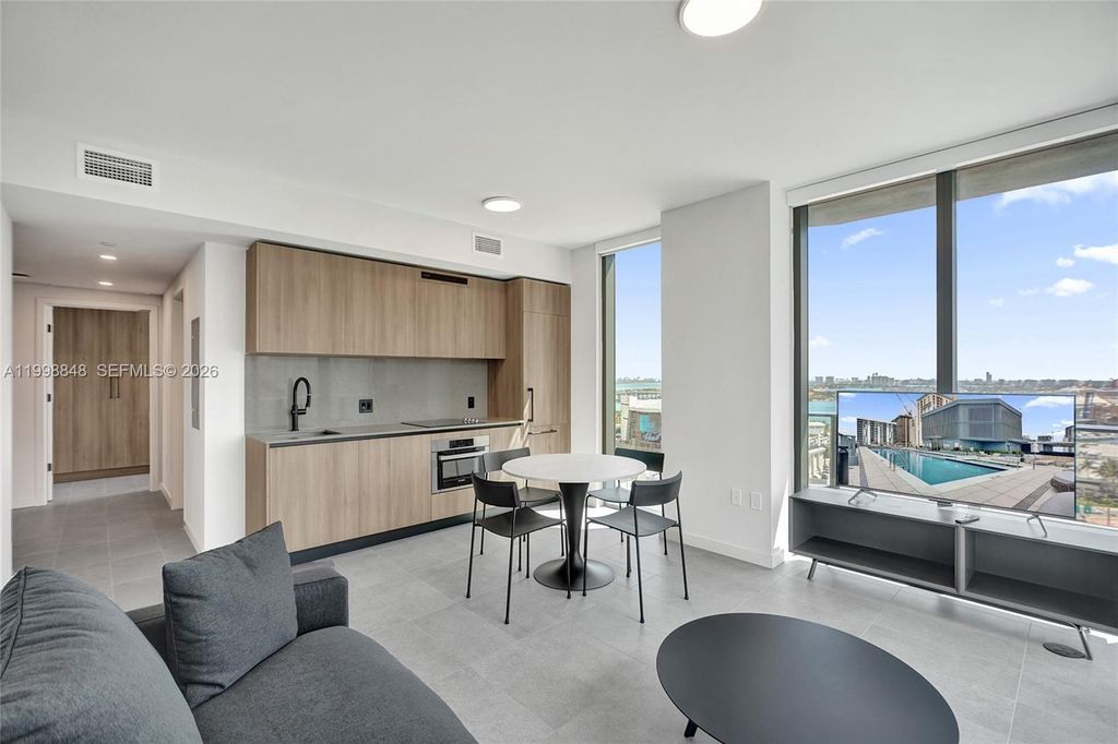 121 NE 5th ST 2101, Miami, FL 33132