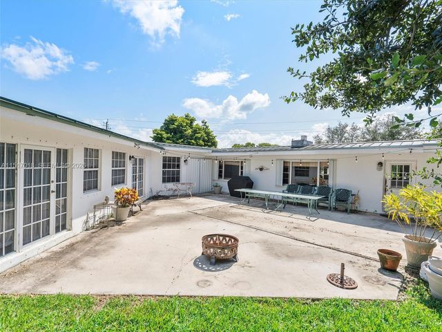 5901 SW 160th Avenue, Southwest Ranches, FL 33331