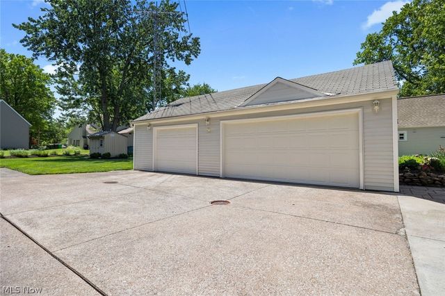 33161 Lake Road, Avon Lake, OH 44012