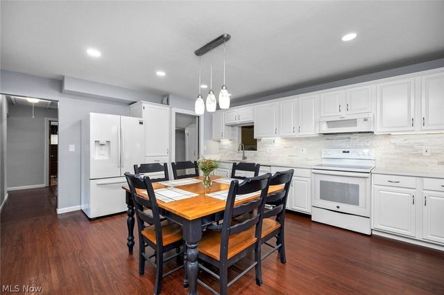 33161 Lake Road, Avon Lake, OH 44012