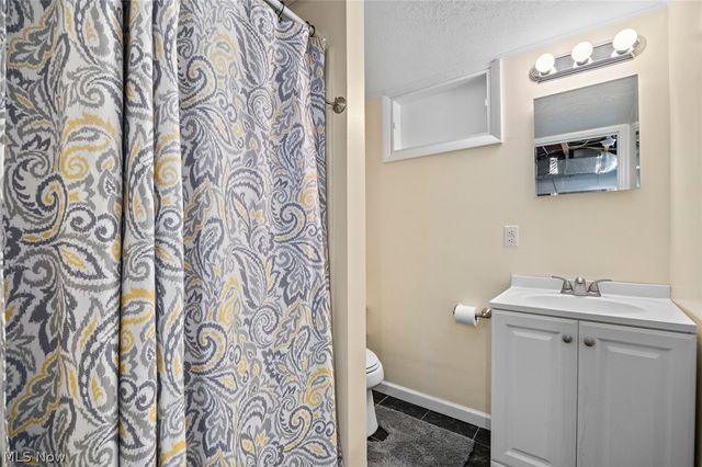 33161 Lake Road, Avon Lake, OH 44012