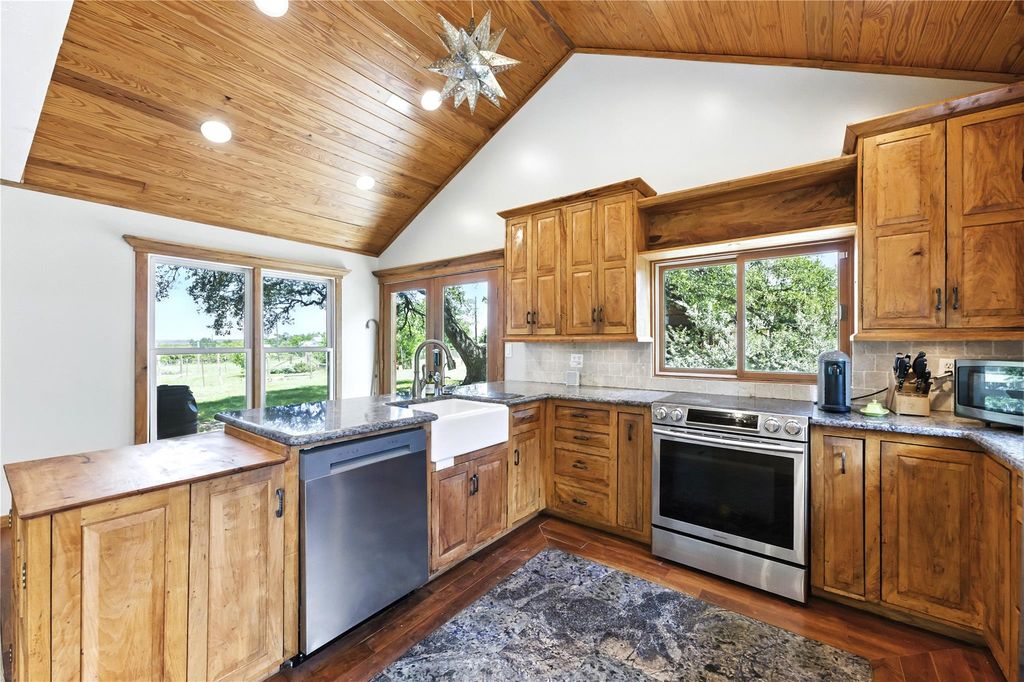 190 Carol Ann DR, Austin, TX 78737