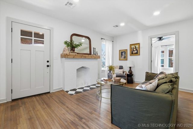 1216 S Canton Avenue, Tulsa, OK 74112