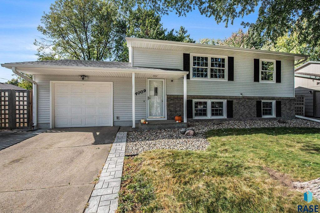 4009 S Fairhall Ave Avenue, Sioux Falls, SD 57106