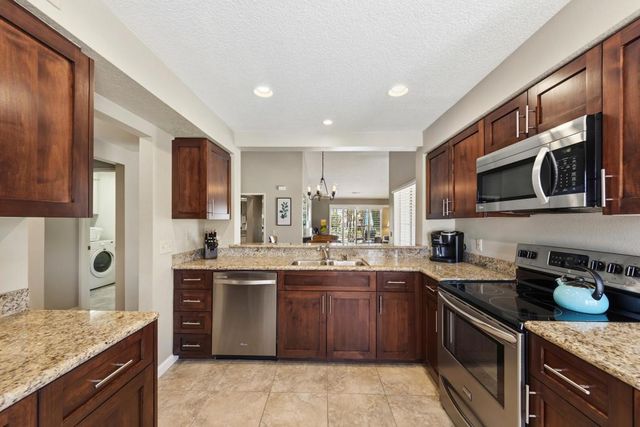 290 Vista Royale Circle W, Palm Desert, CA 92211