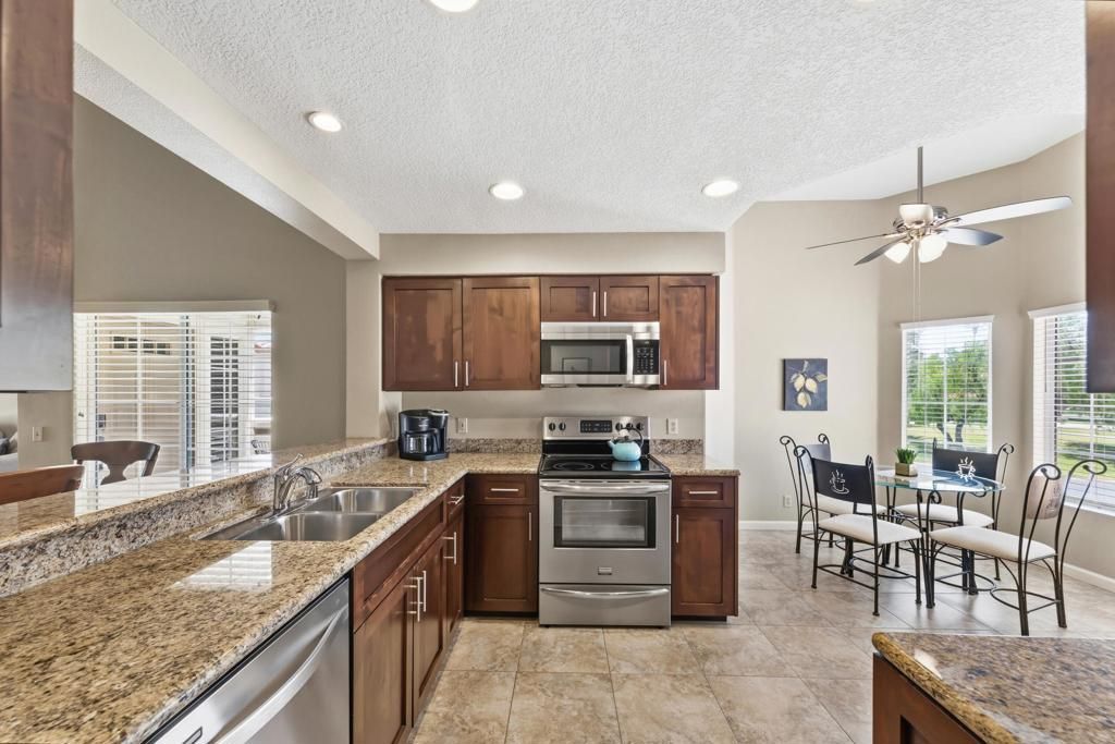 290 Vista Royale Circle W, Palm Desert, CA 92211