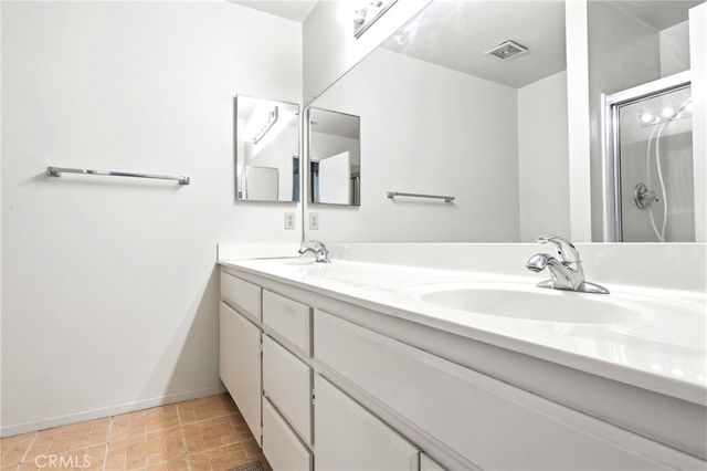8901 Serapis 8, Downey, CA 90240