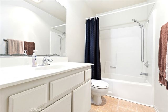 8901 Serapis 8, Downey, CA 90240