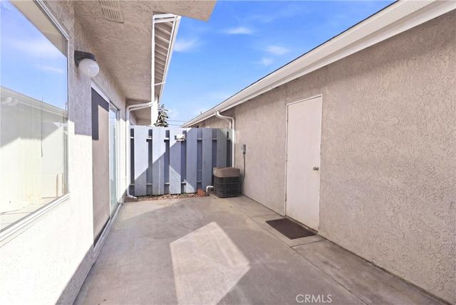 8901 Serapis 8, Downey, CA 90240