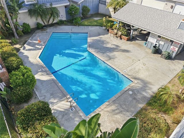 8901 Serapis 8, Downey, CA 90240