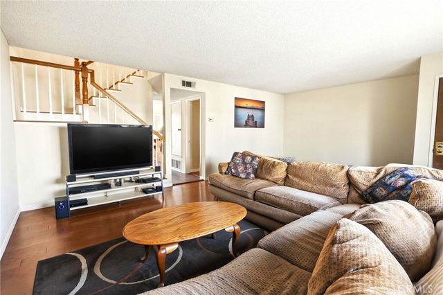 8901 Serapis 8, Downey, CA 90240